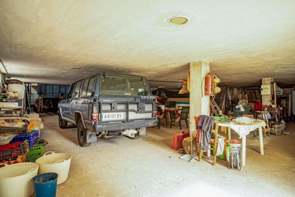 2204786111724-49.jpg