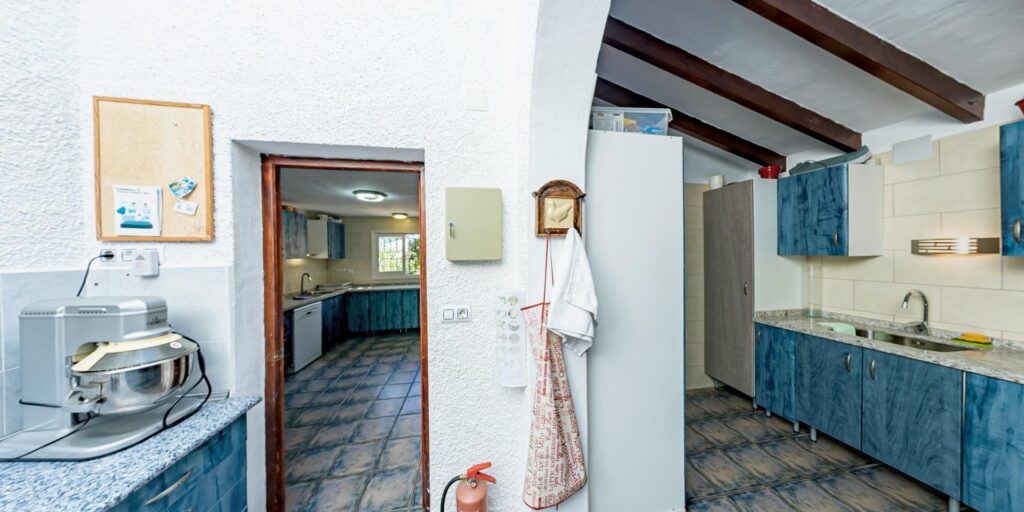 2204792311724-66.jpg